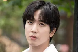 CNBLUE郑容和最新宣传照，自体发光的容颜 魅力满分图片