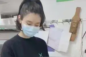 奚梦瑶成豪门中第二个“郭晶晶”！穿黑T变美厨娘，做月饼好贤惠图片