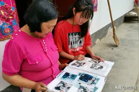 丈夫挣钱养家，55岁大姐在家种地孝敬老人，俩女儿的奖状贴满墙图片