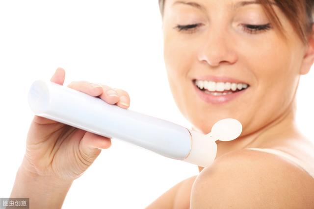 身体乳要用清水清洁吗