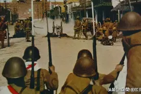 打鬼子（87）：血战中华门外，一条腿的士兵拿刀冲向日军枪口图片