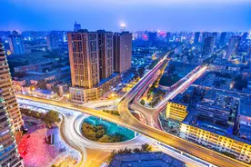 郑州从云端跌落，房价10周连跌，连续4年下跌背后原因是什么！图片