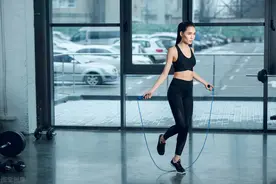健身公认的燃脂杀手——跳绳！跳绳15分钟相当于慢跑30分钟图片