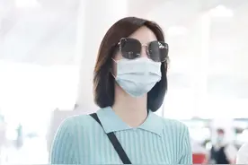 “素颜女神”王丽坤低调现身机场，腰带外露酷酷的感觉图片