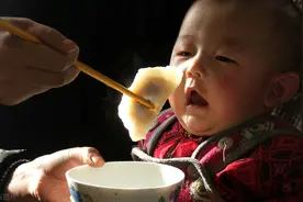 孩子光吃不长肉是怎么回事？三个常见的喂养误区，孩子越养越瘦图片