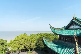 「诗词」孟浩然五律，媲美杜甫“吴楚东南坼，乾坤日夜浮”图片
