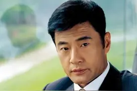 “老戏骨”于荣光，结婚38年0绯闻，看看他做了什么就知道了图片