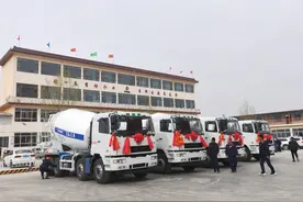 交付不断 好评不断 详解华菱星马轻量化搅拌车图片