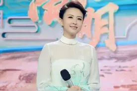 央视美女主持张蕾，一袭薄荷绿纱裙清雅脱俗，尽显东方韵味之美图片