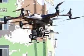 火力太猛了！解放军特战旅新型无人机能发射导弹和榴弹图片