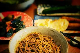 热干面不要再买速食版啦，自己搭配酱料，尝到真正的武汉味道图片