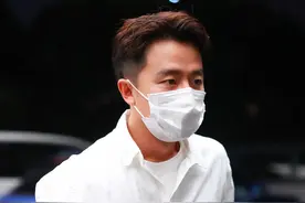 有了女友的黄轩满面红光，新发型配这气质拿捏得很到位图片