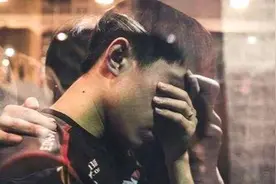 当初把厂长打成4396的男人，为什么现在看起来，像个“演员”图片