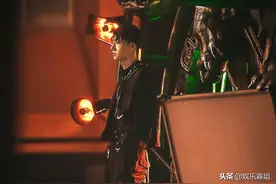 《这就是街舞》王一博锁链威亚舞最A！最野！最炸图片