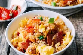 饿的时候，一顿炒饭就能很幸福图片