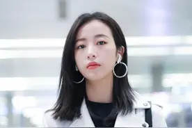 领口对穿搭影响有多大？合理的领口选择，提升气质、魅力好多倍图片