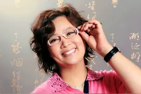 她是皇嫂田桂花、《新还珠格格》容嬷嬷，常说丈夫是“救命恩人”图片