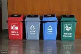 居民家里忙分类，装车就成“大锅烩”，观里城管将严惩垃圾清运车违法图片