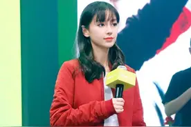 明星不愧是明星，连穿个袜子都超高级，难怪时尚度“高人一等”图片