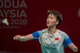 羽毛球新手必学战术！既节省体能还容易得分，三角形球路练起来图片