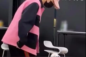 “足球小将”鹿晗上线！接受颠卷纸挑战，黄子韬：傻不傻！图片