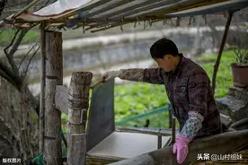 山村人传承古法楠竹造纸，工艺有多难？85岁高龄老人透露全过程图片