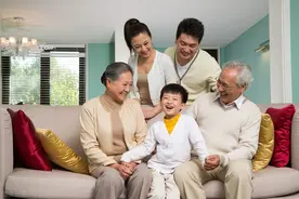孙子亲还是外孙亲？三位老人用经历告诉你答案，值得一听图片