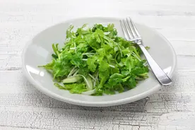 吃香菜的5种好处，你了解吗？不过这3类人，还是少吃为妙图片