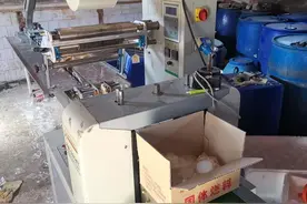 居民区旁非法生产固体酒精，荆州警方成功端掉非法窝点图片