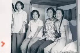 1958年的中国旧影 拾麦穗的姑娘们 纺织厂的女工图片