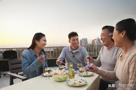 女人结婚后，想在婆家“站稳脚跟”，不能妥协四个底线图片