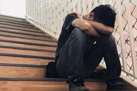 四十岁以后，还沉迷于这些事的人，很难再翻身了图片