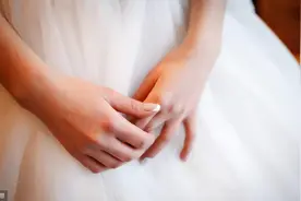 雪纺衣服破了怎么补？蕾丝连衣裙破了怎么补？图片