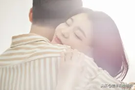 提醒女人：男人有这三种表现，并不是厌倦，而是爱你成习惯了图片