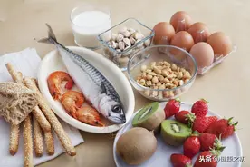 高血脂的人，哪些食物要少吃？医生说：这4类食物，务必少吃图片
