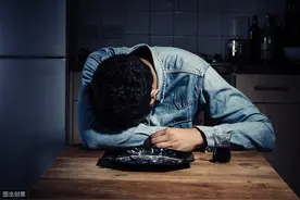 我是培训机构出身的程序员，不敢告诉任何人图片