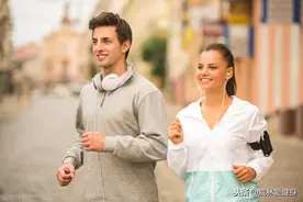 秋季，男生和女生室外跑步应该怎么穿，试试我推荐的这几件吧图片