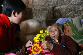 为什么一些老人临终前会大喊大叫说胡话？专家：那可不是胡话图片