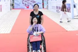 多才多艺、超高颜值，"轮椅女孩"考入山东这所高校，母亲也同时被"录取"图片