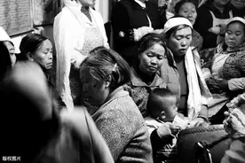 你都和你爸说了些什么！你爸昨晚阳台上抽了半宿的烟，还抹扯眼泪图片