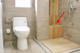 日本迷你浴室只能容纳一个人，为什么依然要装坐凳？有这么多用处图片