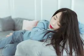 过去的一页，能不翻就不要翻，翻落了灰尘会迷了双眼图片