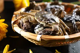 这才是清蒸螃蟹的正确做法，腿不掉，黄不流，中秋宴帮你轻松加分图片