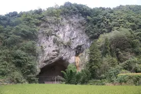 贵州1户人家5代隐居山洞，洞顶滴水酿美酒，给钱也不愿搬离图片