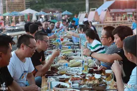 贵阳一文创园推出近1000个摊位供市民摆摊，分文不取，值得点赞图片
