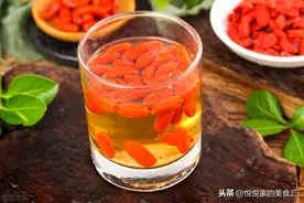 开水泡枸杞等于“白喝”？最好多加1步，爽口解腻营养更易吸收图片