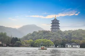 雷峰塔景致称被“雷峰夕照”，是西湖十景之一图片