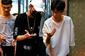 留学生怎么拿“转笔”震慑老外？这是融入西方社交领域的神秘力量图片