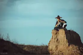 令狐冲是“成年人的童话”，因为我们都活成了“刘正风”图片