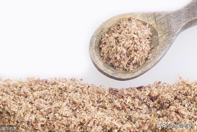 腥味商品饵有2大功效，但注意，都不是添加了动物蛋白的原理